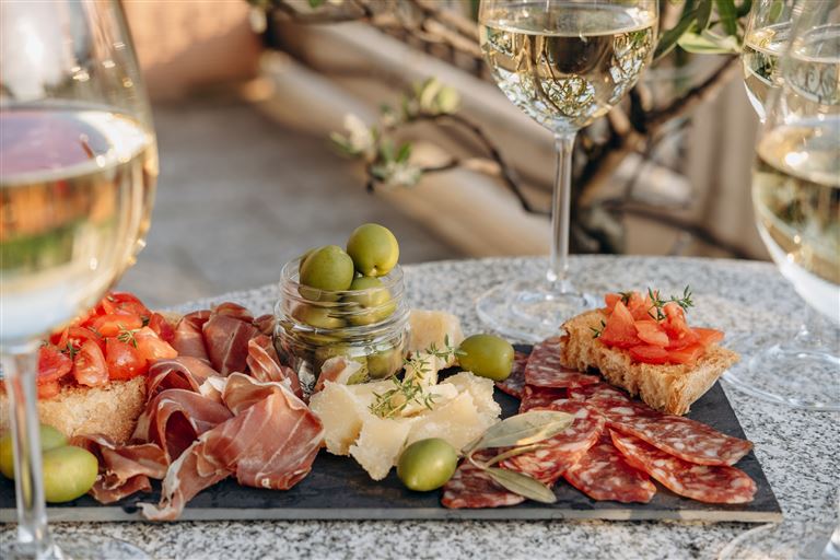 Friaul-Veneto: Palladio, Prosecco & Prosciutto © Elena Katkova/istock